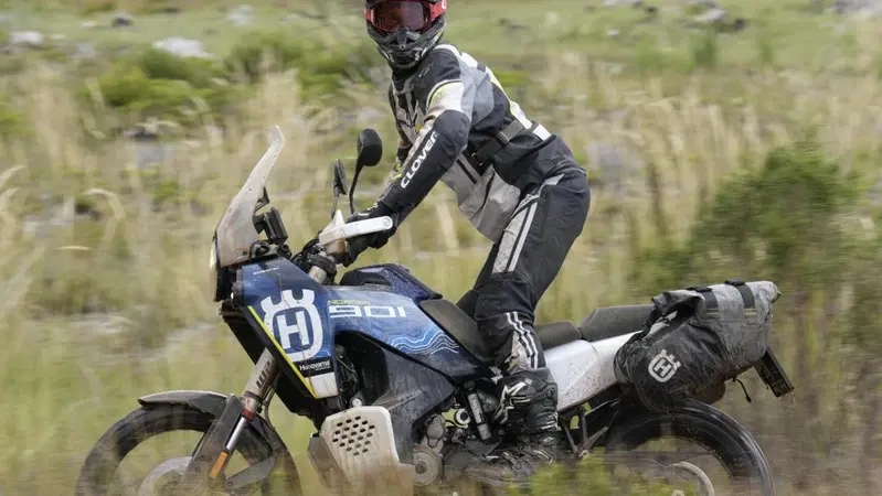TEST Husqvarna Norden 901 Expedition: l'avventura tra le mani! [VIDEO]