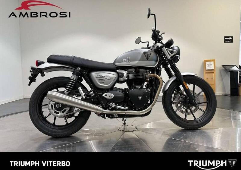 Triumph Street Twin 900 (2021 - 22), prezzo e scheda tecnica 