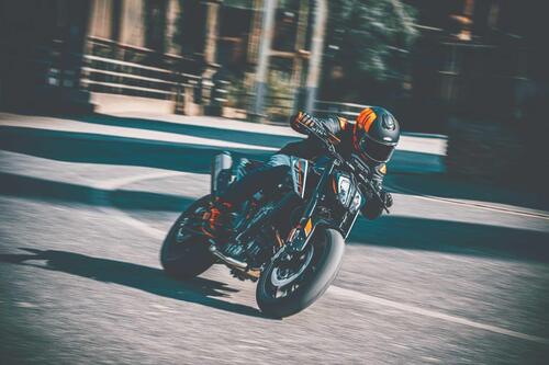 La KTM Duke 790 arriva nei concessionari ufficiali con una promozione imperdibile