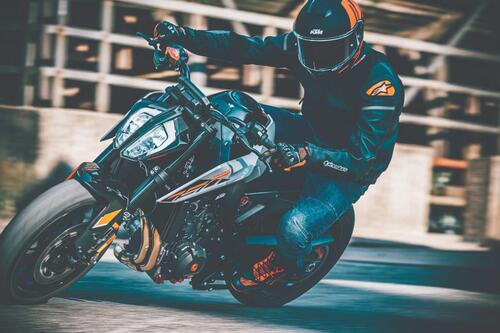 La KTM Duke 790 arriva nei concessionari ufficiali con una promozione imperdibile (2)