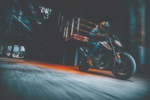 La KTM Duke 790 arriva nei concessionari ufficiali con una promozione imperdibile (4)