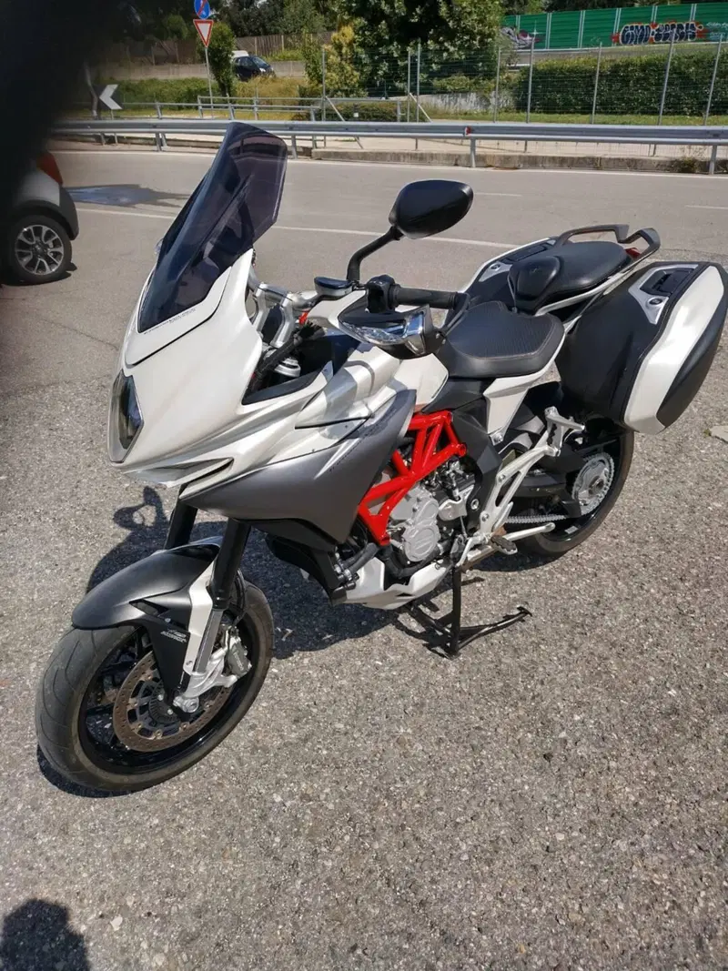 MV Agusta Turismo Veloce 800 Lusso (2014 - 16) (4)
