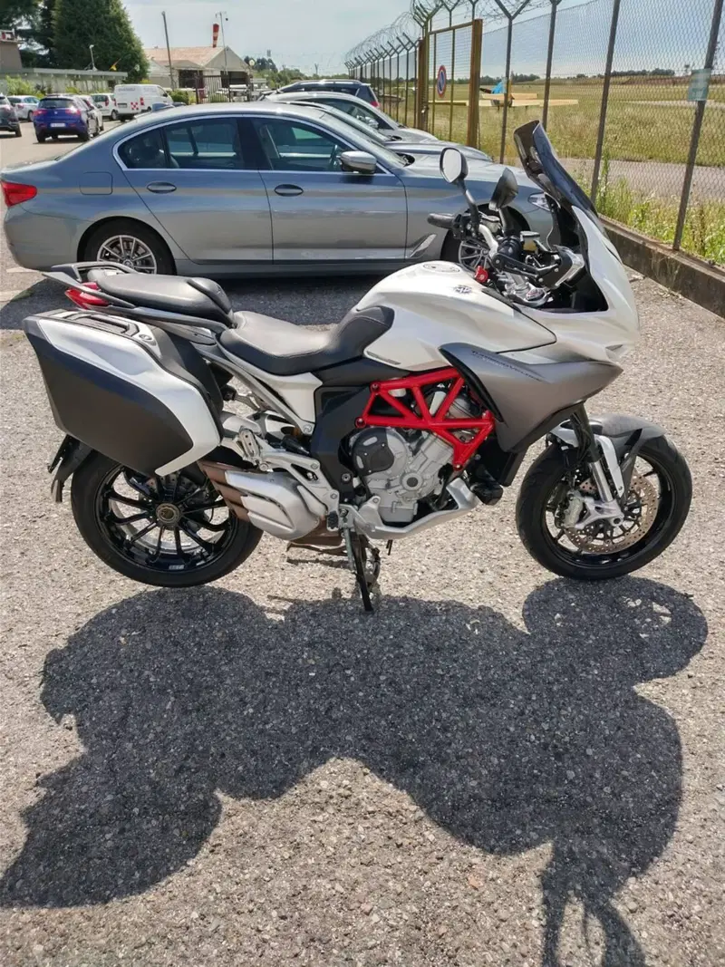 MV Agusta Turismo Veloce 800 Lusso (2014 - 16) (2)