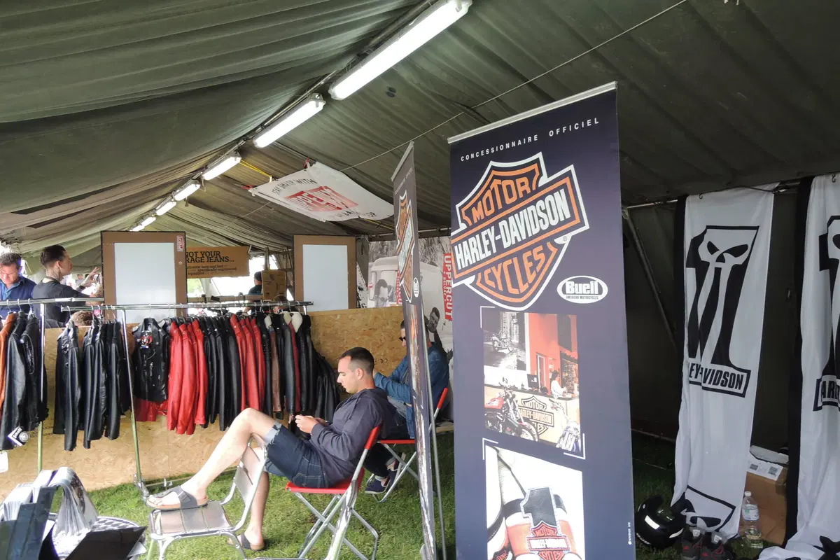 Al Wheels and Waves sulla Harley-Davidson Road King (6)