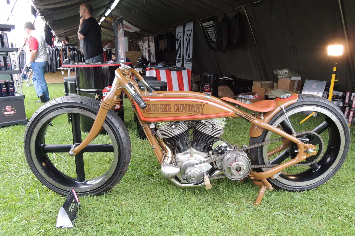 Al Wheels and Waves sulla Harley-Davidson Road King (7)