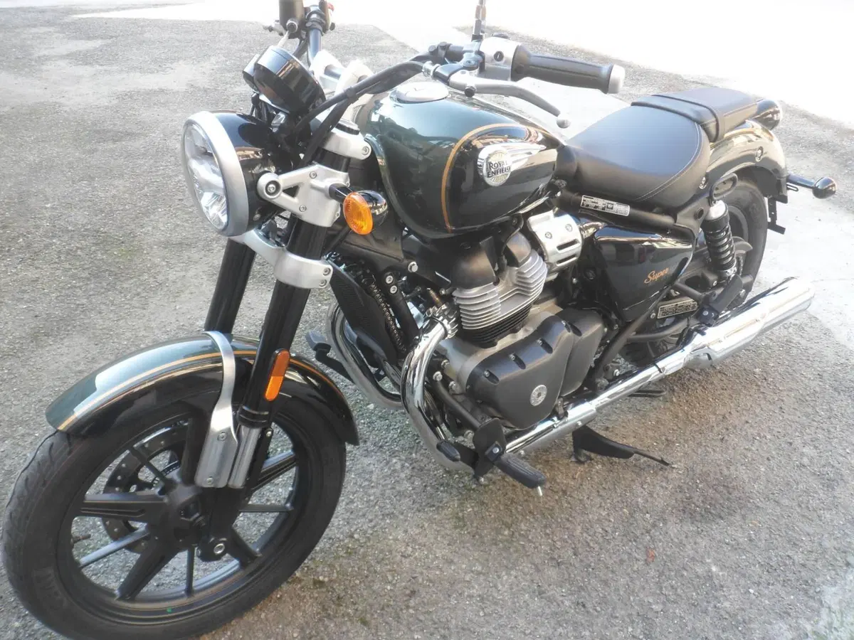 Royal Enfield Super Meteor 650 (2023 - 26) (6)
