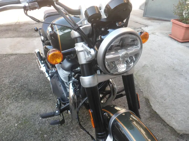 Royal Enfield Super Meteor 650 (2023 - 26) (8)