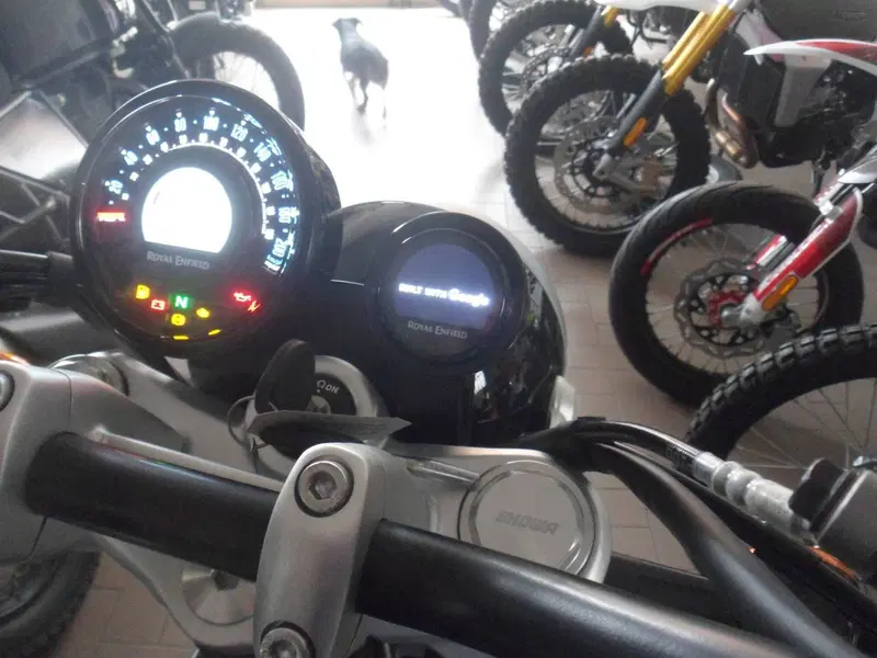 Royal Enfield Super Meteor 650 (2023 - 26) (10)