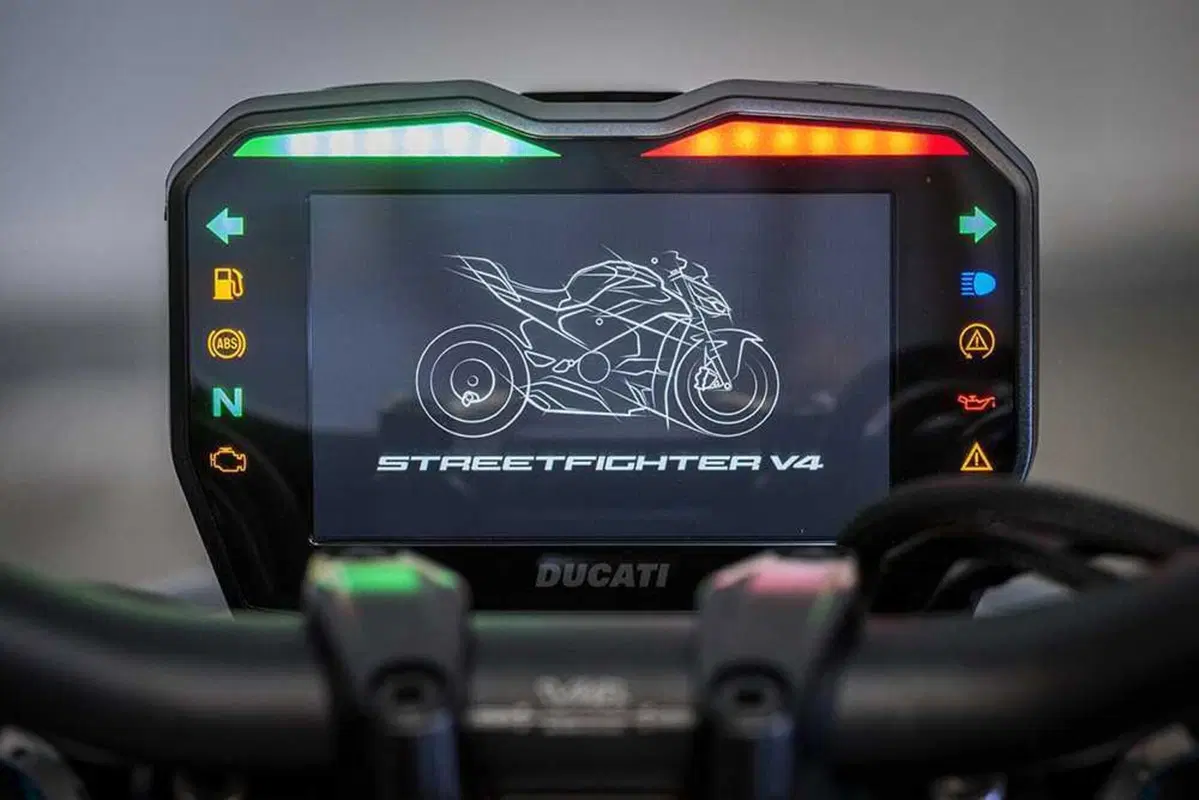 Ducati Streetfighter V4S 2023: il fascino dell'insensato! (14)