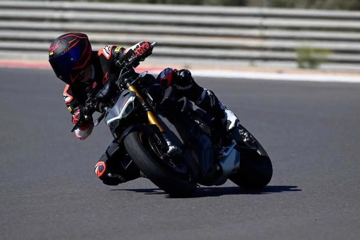 Ducati Streetfighter V4S 2023: il fascino dell'insensato! (23)