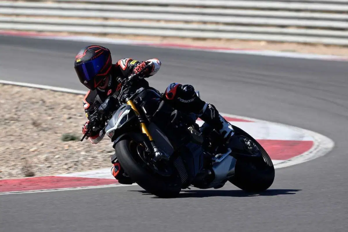 Ducati Streetfighter V4S 2023: il fascino dell'insensato! (25)