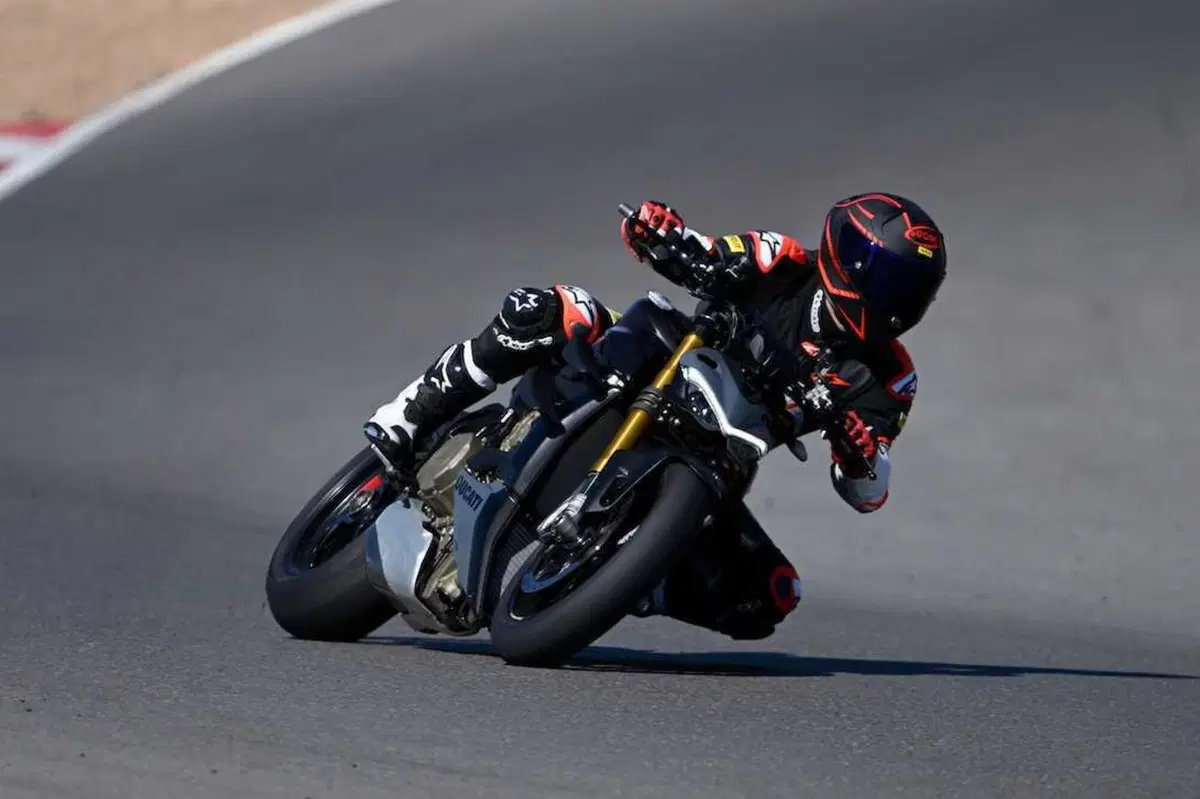 Ducati Streetfighter V4S 2023: il fascino dell'insensato! (27)