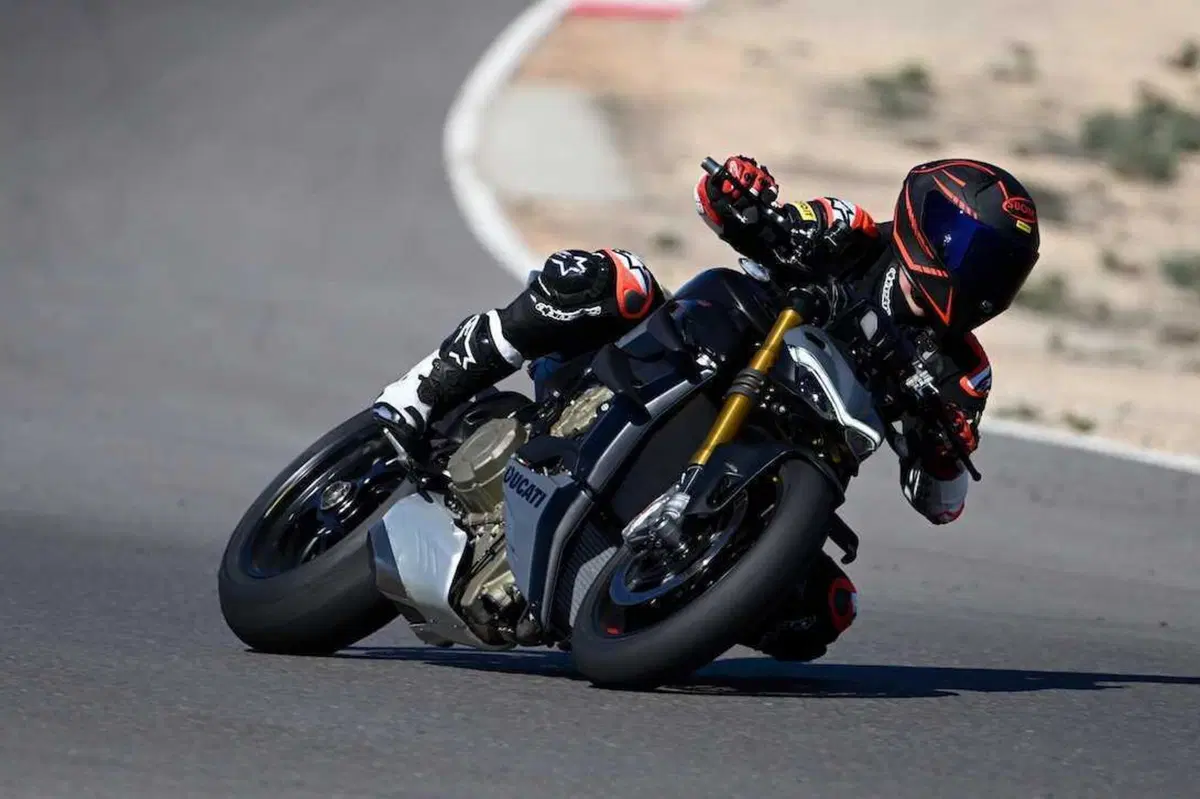 Ducati Streetfighter V4S 2023: il fascino dell'insensato! (28)