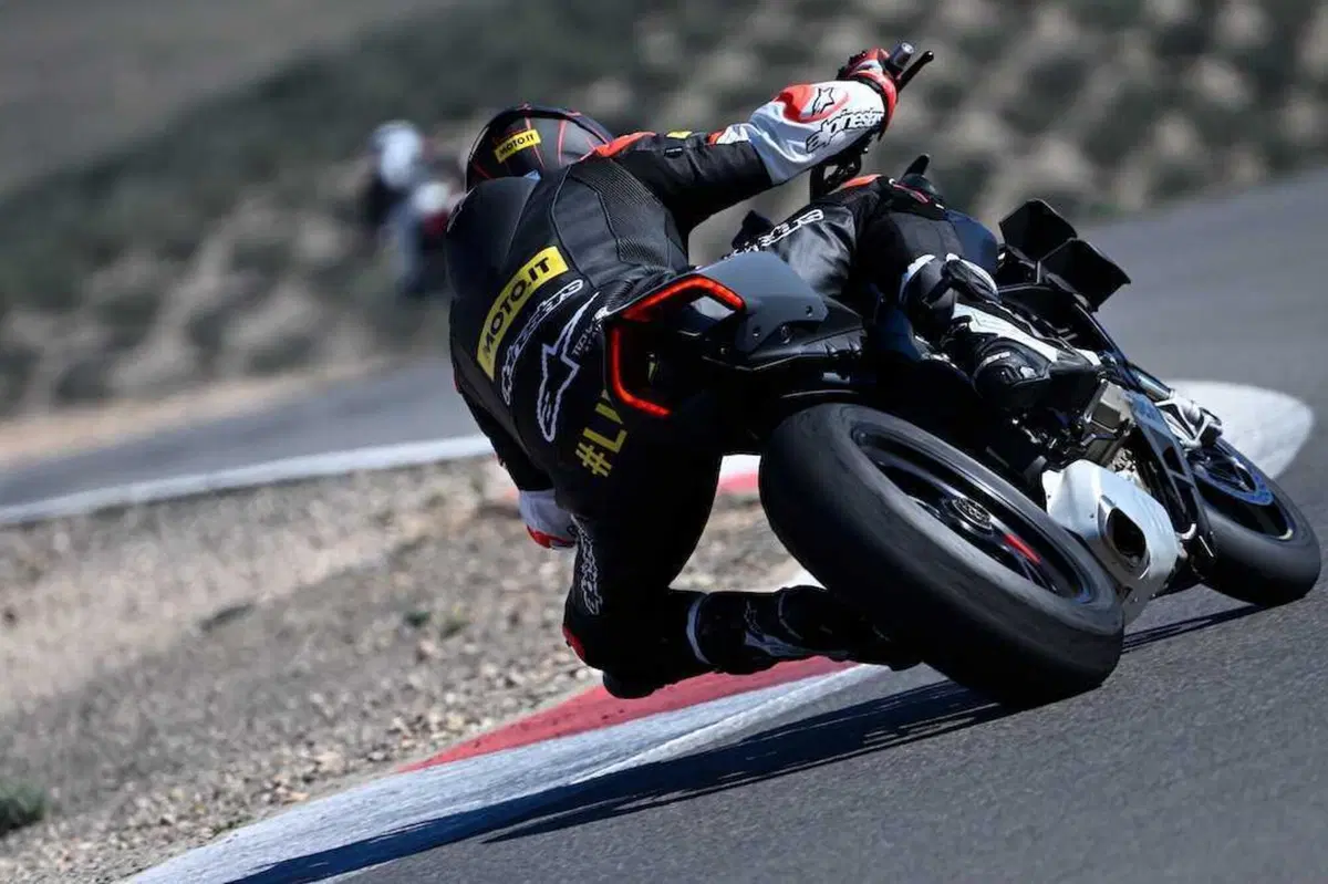 Ducati Streetfighter V4S 2023: il fascino dell'insensato! (29)