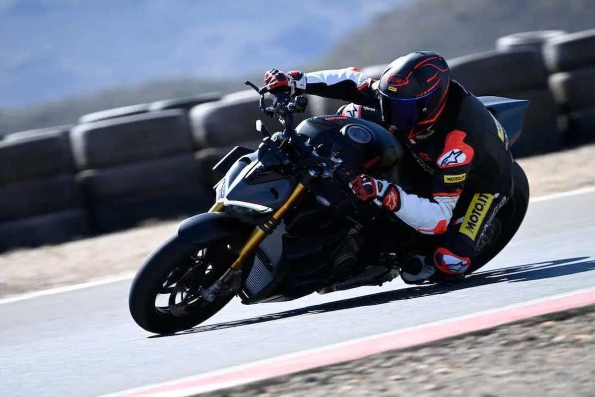 Ducati Streetfighter V4S 2023: il fascino dell'insensato! (30)