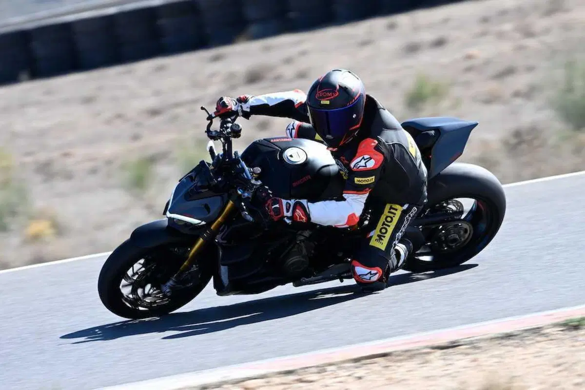 Ducati Streetfighter V4S 2023: il fascino dell'insensato! (32)