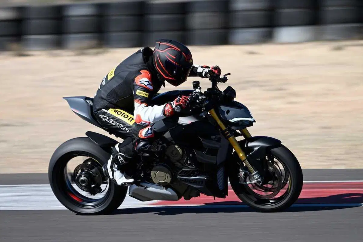 Ducati Streetfighter V4S 2023: il fascino dell'insensato! (33)