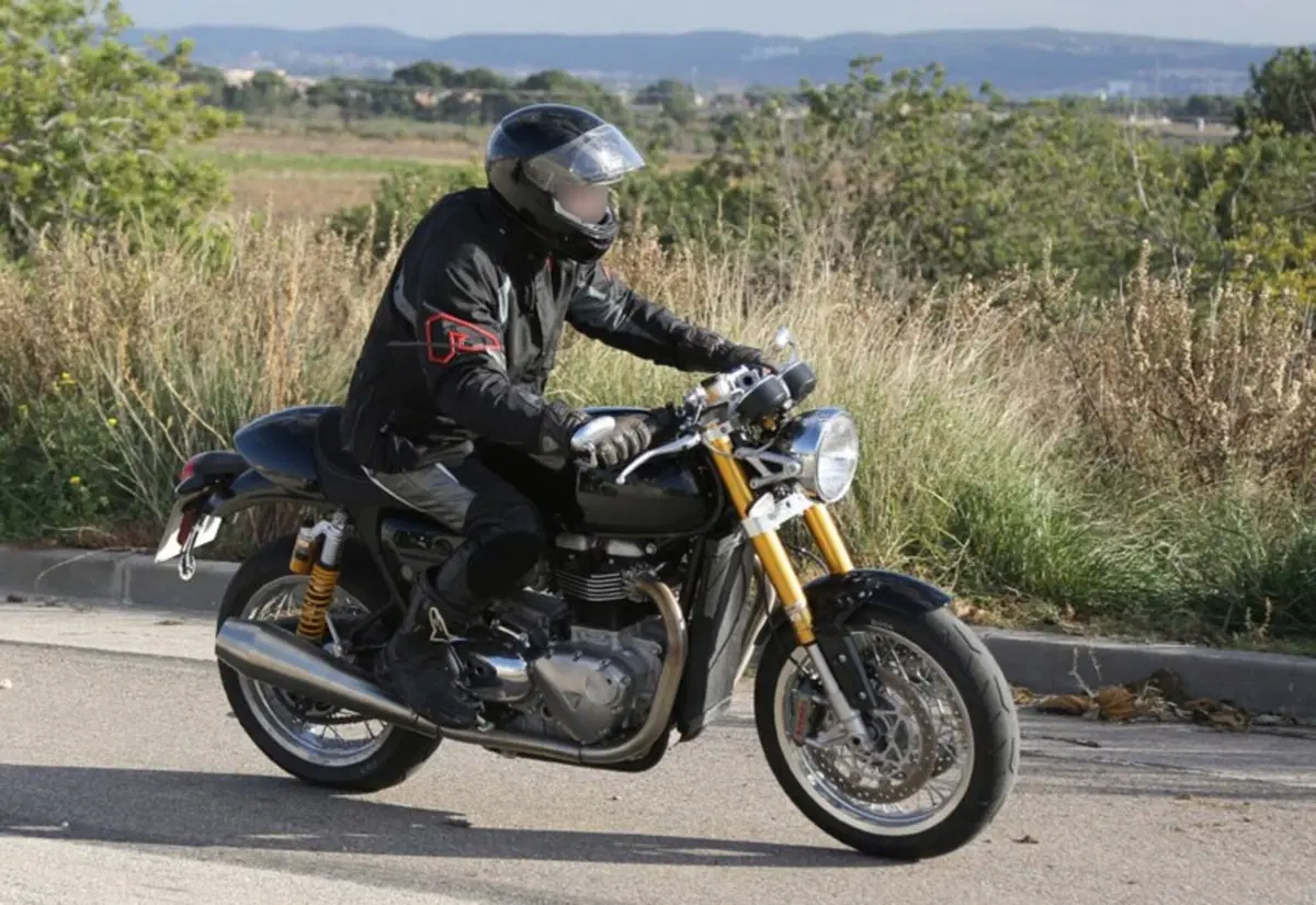 Triumph Street Tracker 2016, le prime foto (2)