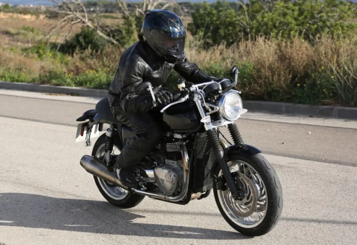 Triumph Street Tracker 2016, le prime foto (4)