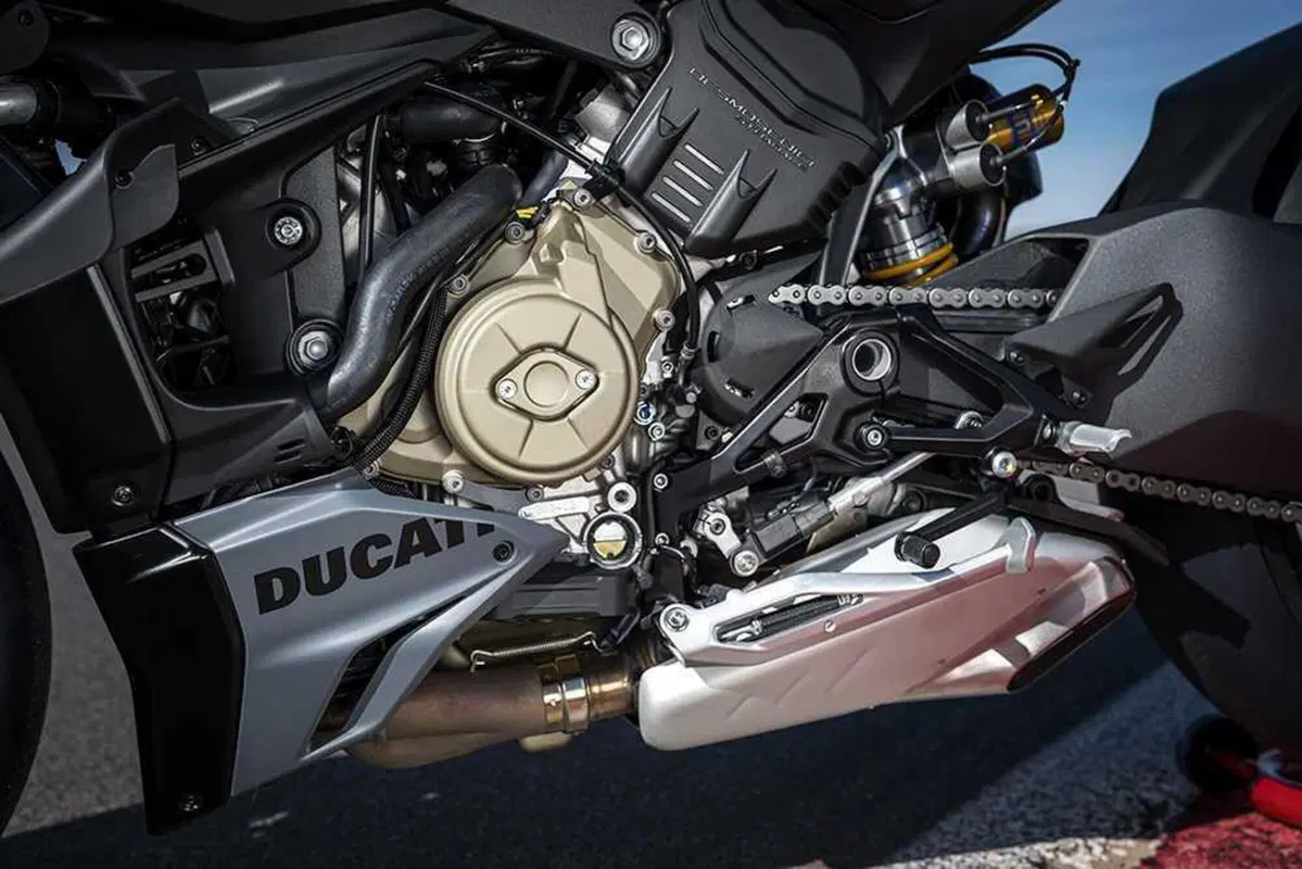 Ducati Streetfighter V4 S 2023: il fascino dell'insensato! (3)