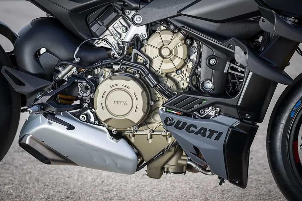 Ducati Streetfighter V4 S 2023: il fascino dell'insensato! (4)