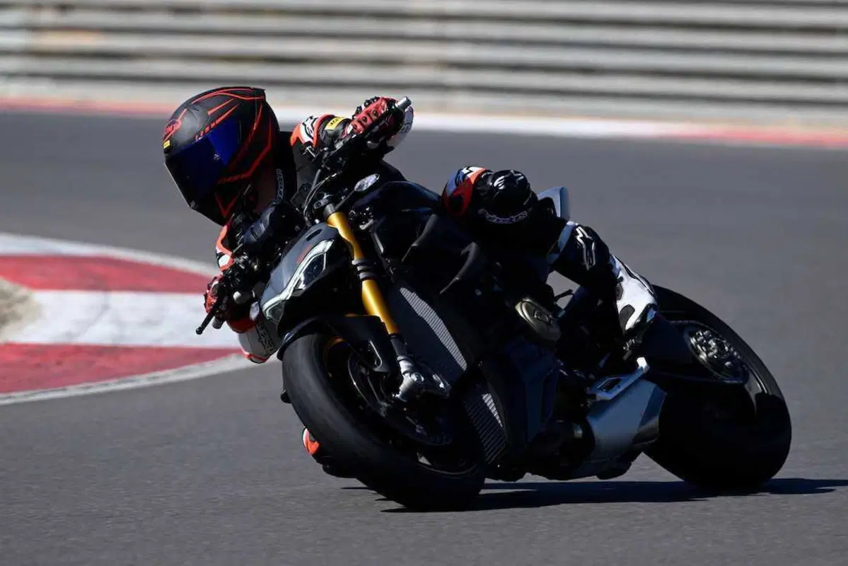 Ducati Streetfighter V4 S 2023: il fascino dell'insensato! (2)