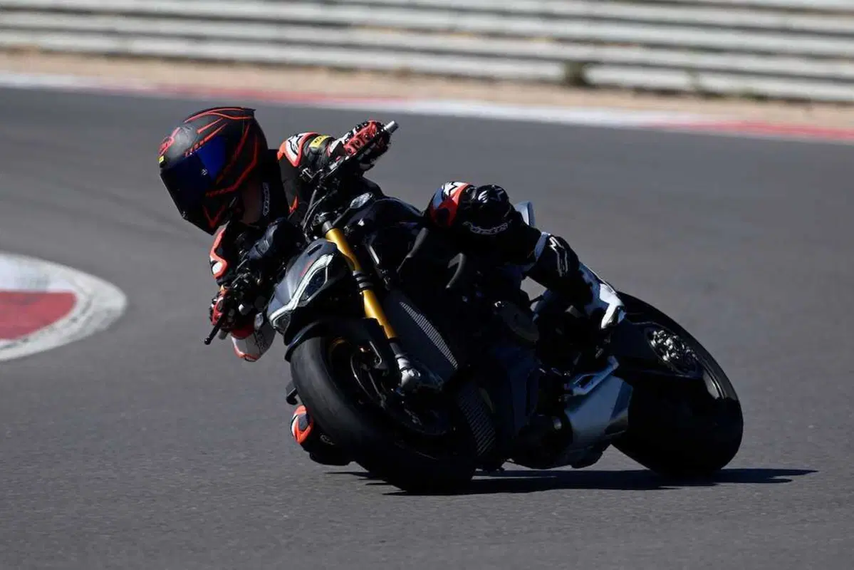 Ducati Streetfighter V4 S 2023: il fascino dell'insensato! (4)
