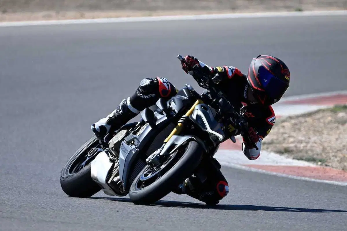 Ducati Streetfighter V4 S 2023: il fascino dell'insensato! (13)