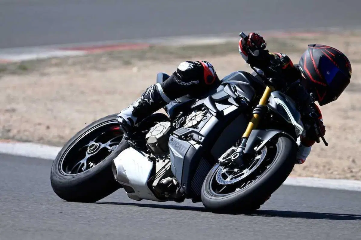 Ducati Streetfighter V4 S 2023: il fascino dell'insensato! (14)