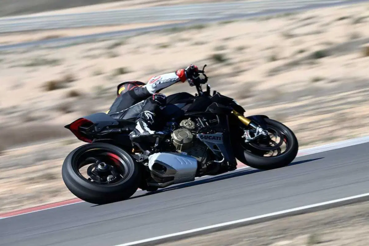 Ducati Streetfighter V4 S 2023: il fascino dell'insensato! (15)