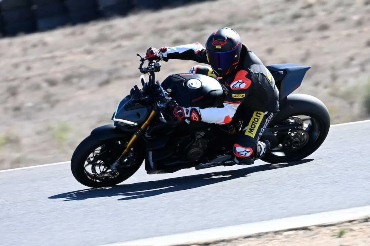Ducati Streetfighter V4 S 2023: il fascino dell'insensato! (16)