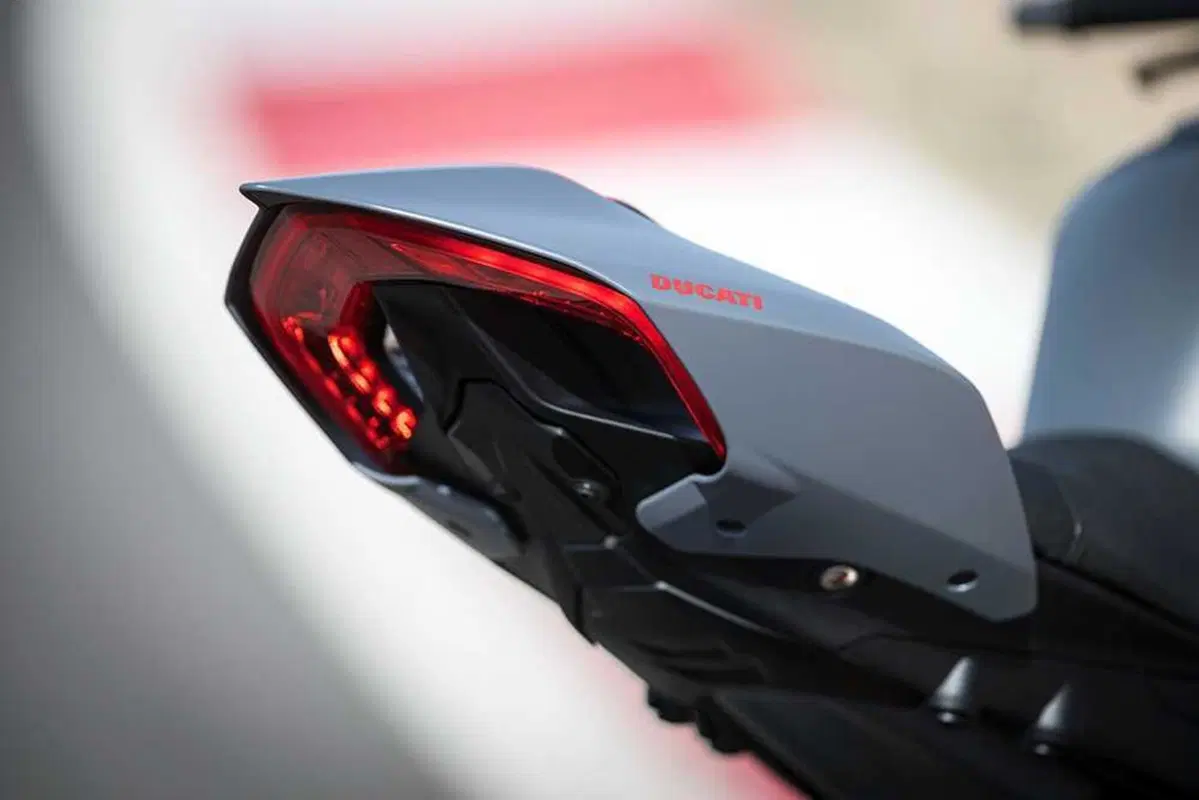 Ducati Streetfighter V4 S 2023: il fascino dell'insensato! (22)