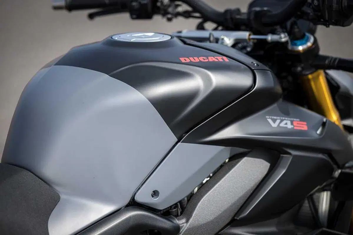 Ducati Streetfighter V4 S 2023: il fascino dell'insensato! (24)