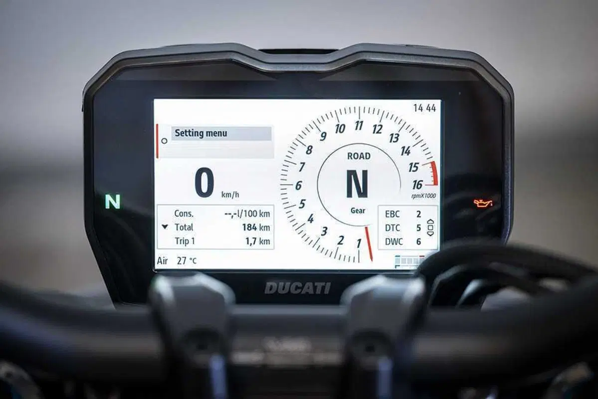 Ducati Streetfighter V4 S 2023: il fascino dell'insensato! (26)