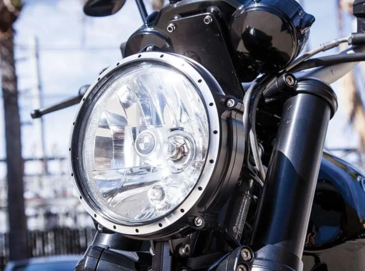  BMW Motorrad e Roland Sands insieme per le parti speciali della NineT (5)
