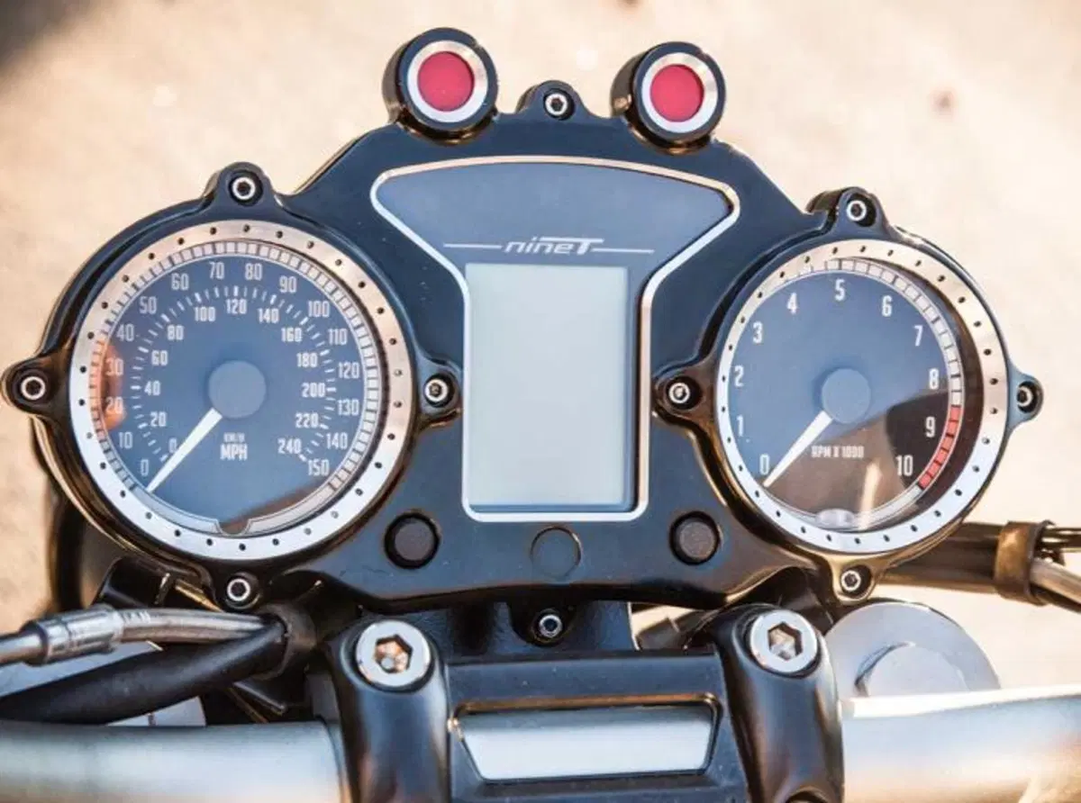  BMW Motorrad e Roland Sands insieme per le parti speciali della NineT (4)