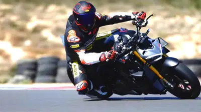 TEST Ducati Streetfighter V4S 2023: il fascino dell'insensato! [VIDEO]