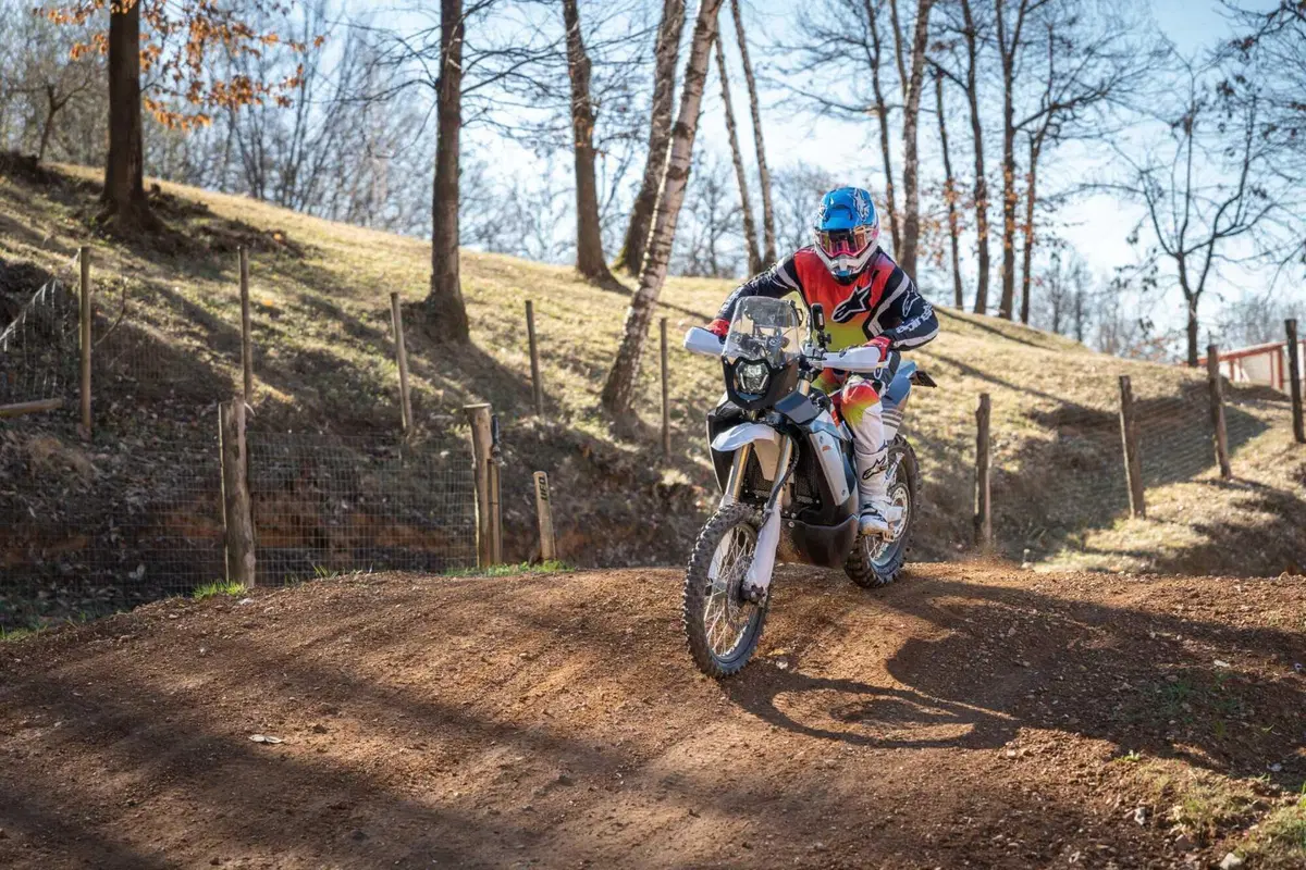 Fantic XEF 450 Rally: il TEST eslusivo della moto da corsa pensata per gli appassionati (9)