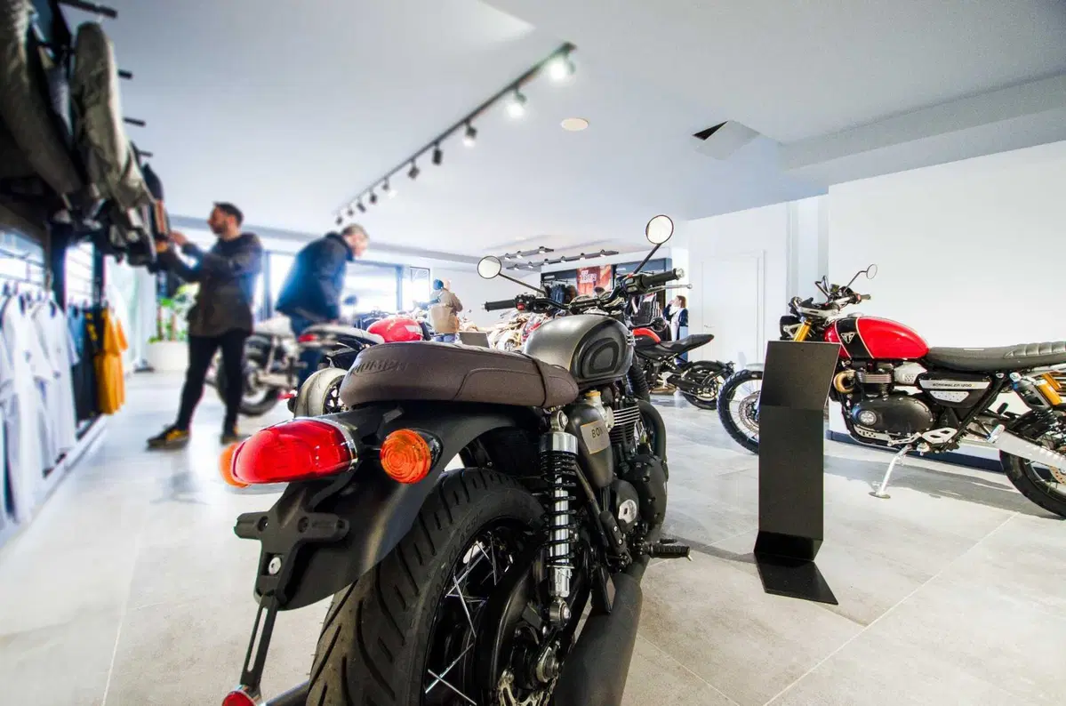 Nuova apertura: inaugura Peragnoli Triumph Siena (6)