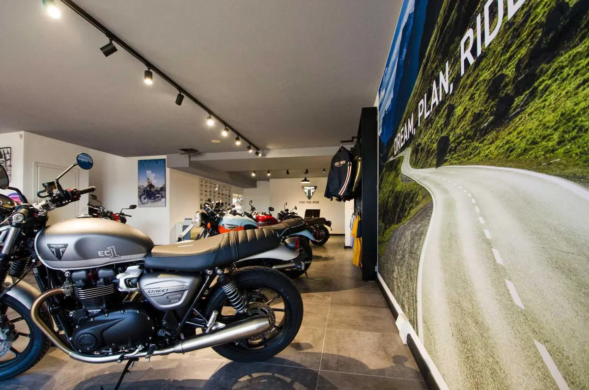Nuova apertura: inaugura Peragnoli Triumph Siena (12)