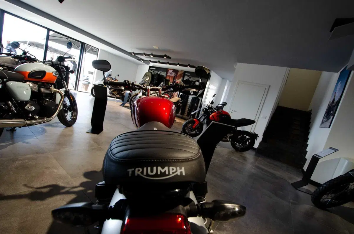 Nuova apertura: inaugura Peragnoli Triumph Siena (24)