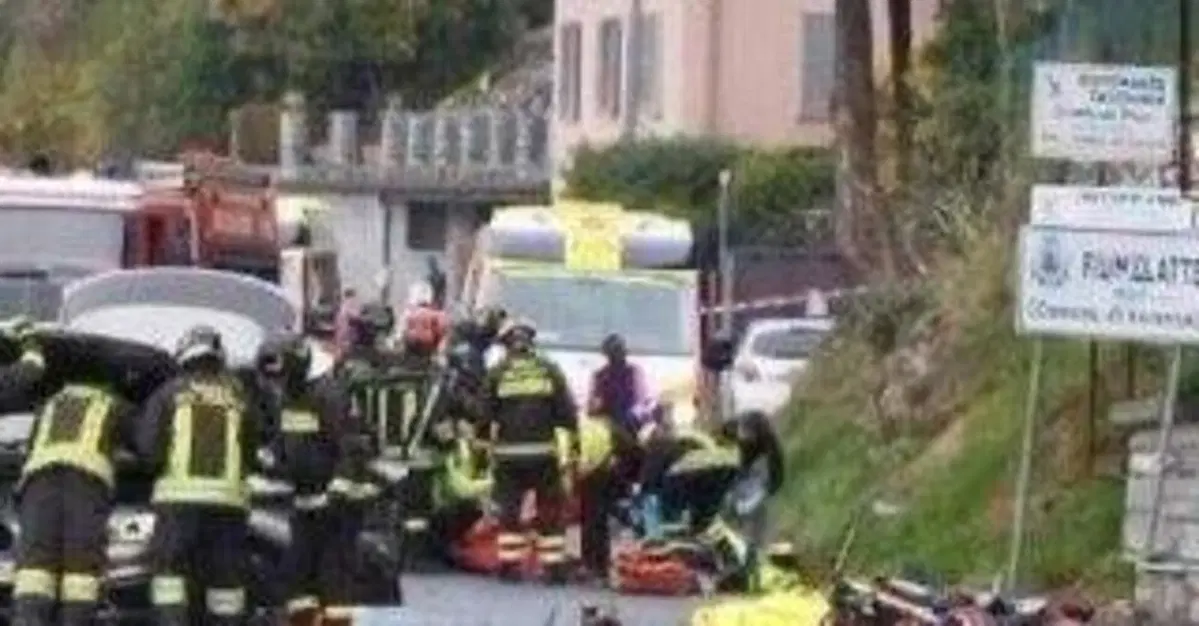 Lecco, moto in fiamme dopo l'incidente. Fatale l'impatto per il motociclista