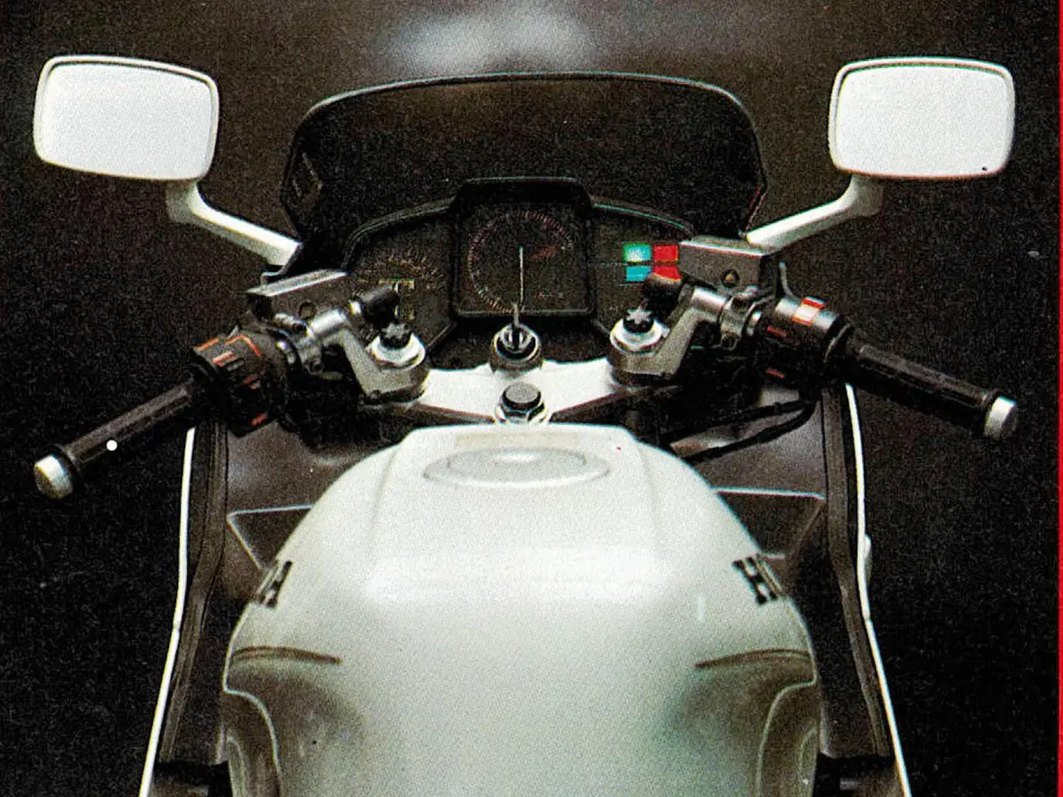 Honda VFR750F: la mitica RC24 sfida il mondo  (8)