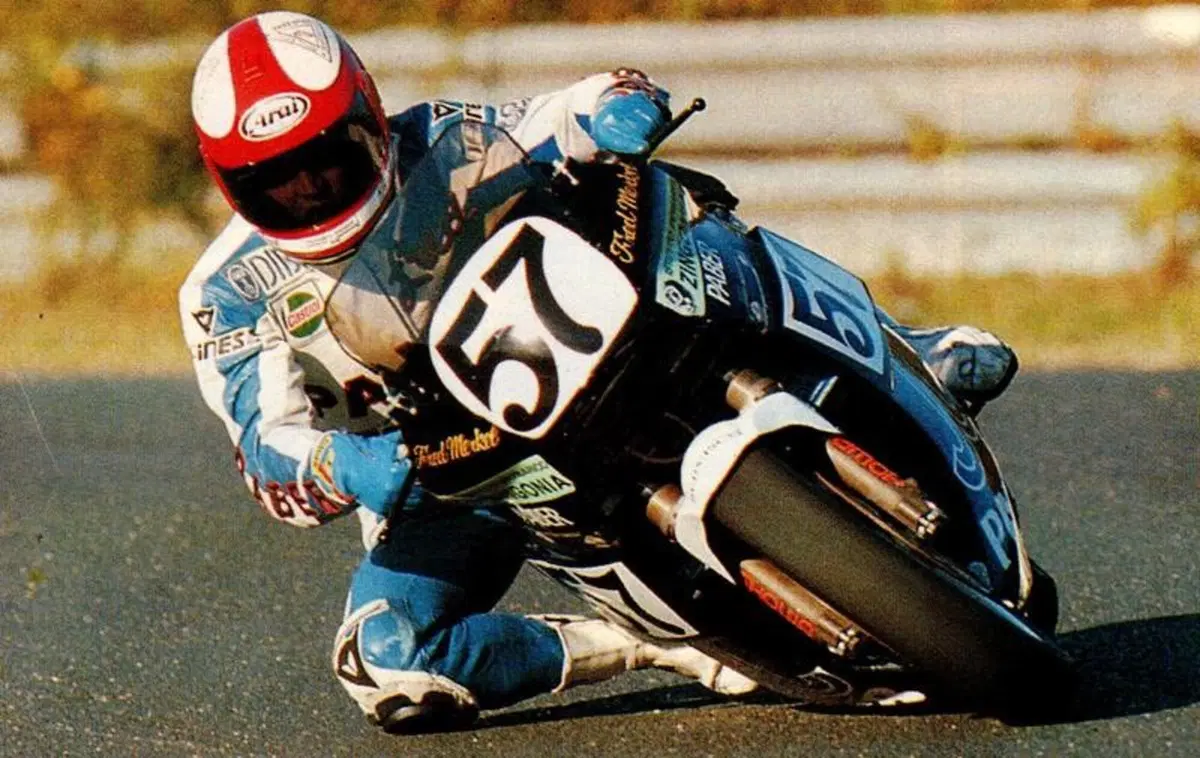 Honda VFR750F: la mitica RC24 sfida il mondo  (23)