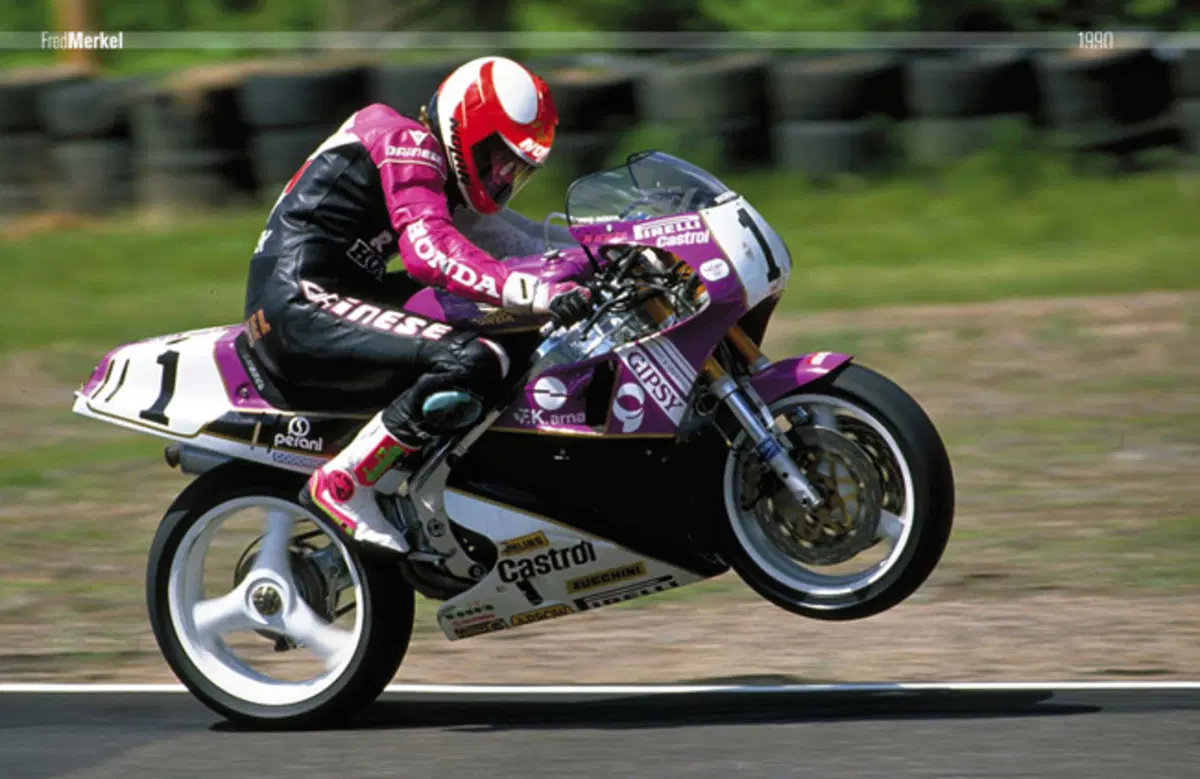 Honda VFR750F: la mitica RC24 sfida il mondo  (34)