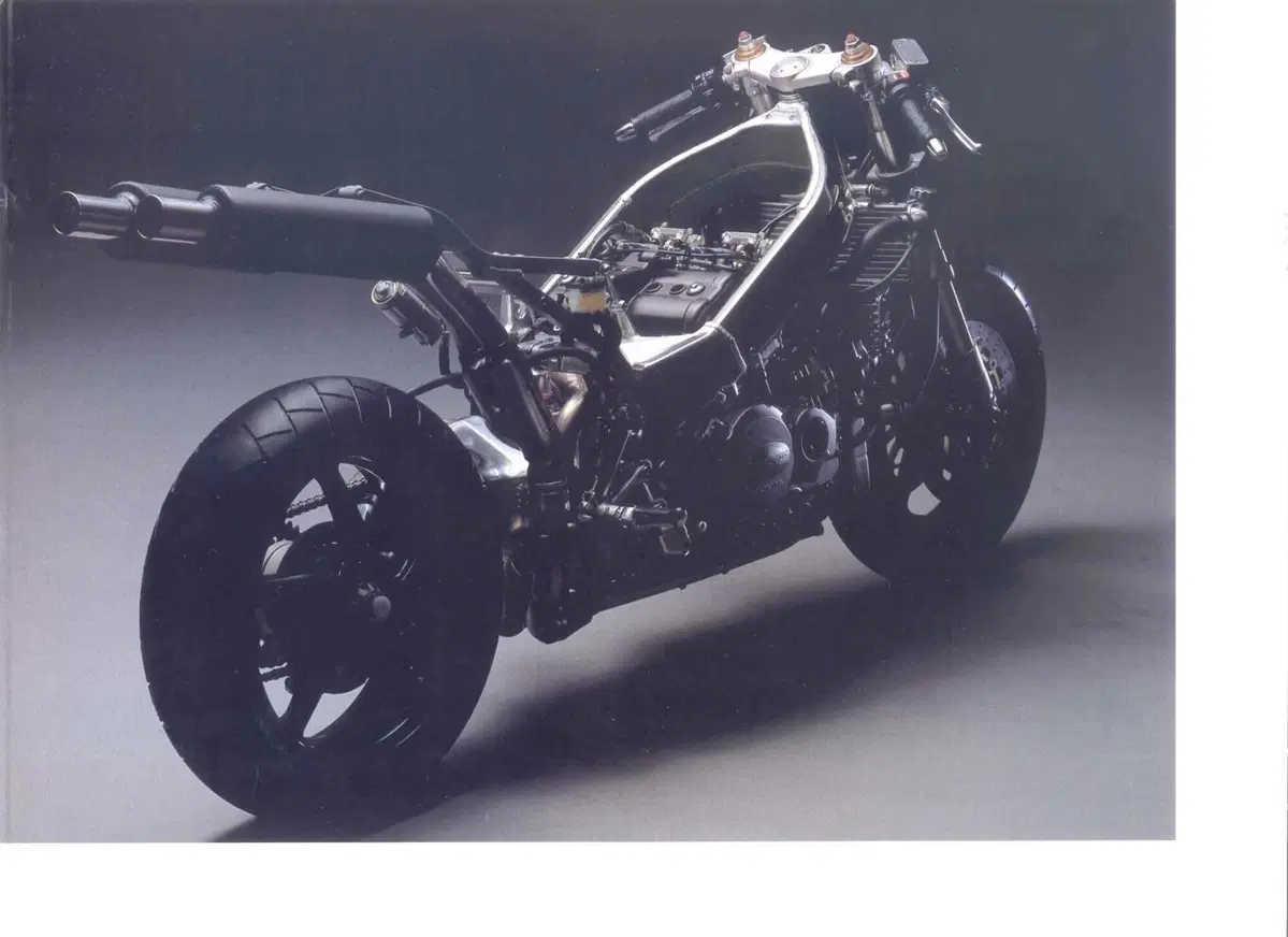 Honda VFR750F: la mitica RC24 sfida il mondo  (41)