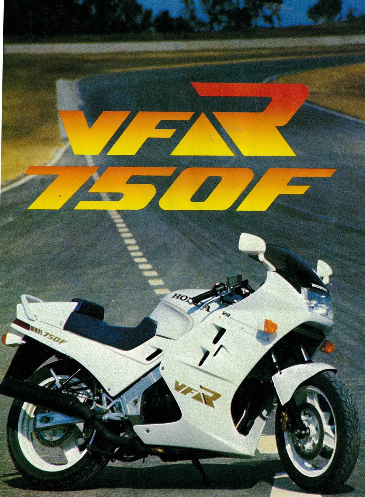 Honda VFR750F: la mitica RC24 sfida il mondo 