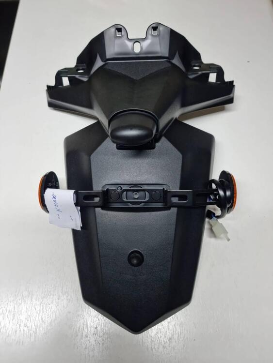 PARAFANGO POSTERIORE COMPLETO PER YAMAHA XMAX 125/