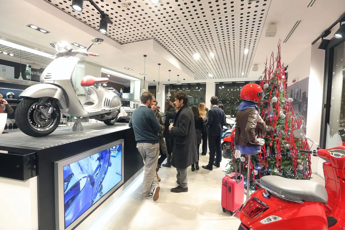 Piaggio Motoplex aperto a Milano (4)