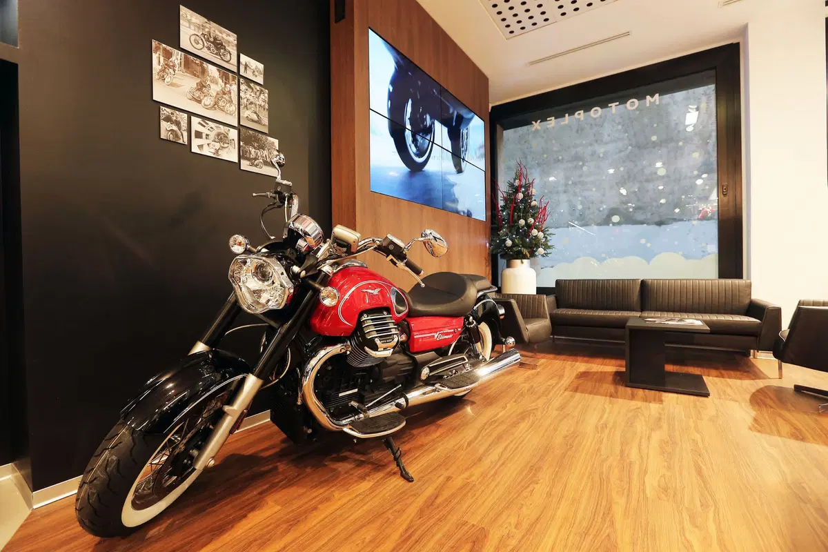 Piaggio Motoplex aperto a Milano